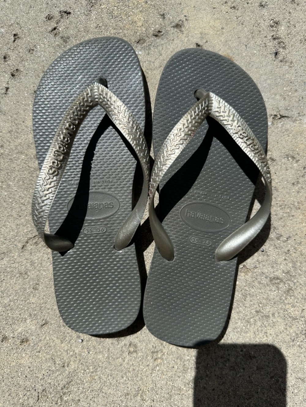 Havaianas Gray Flip Flops with Metallic Straps Size 35-36